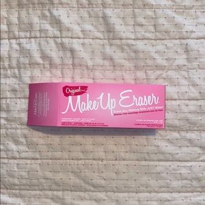 NIB MakeUp Eraser towel